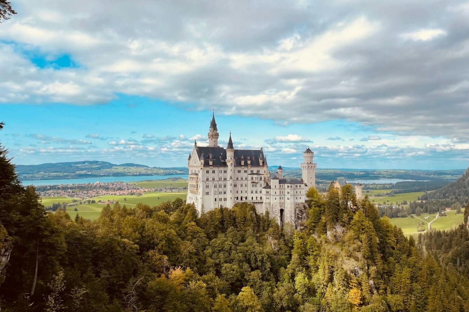 Panoramisch uitzicht op het Neuschwanstein-kasteel
